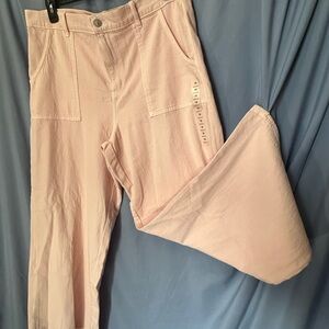 American Eagle baggy pink linen. Big pockets.